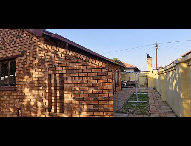 3 BEDROOM FREESTANDING FOR SALE IN MAHUBE VALLEY